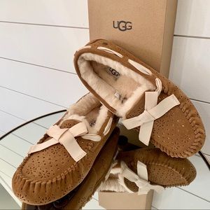 UGG Dakota Sunshine Perf Chestnut